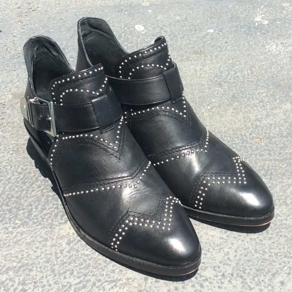 NIB Vince Camuto Raina Studded Leather Bootie 7